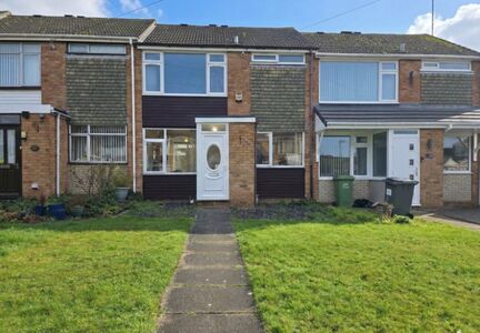 3 bedroom Mid Terrace House to rent