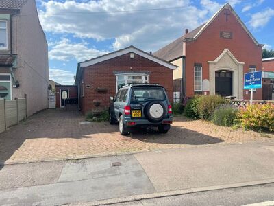 Saunders Avenue, 2 bedroom Detached Bungalow for sale, £260,000