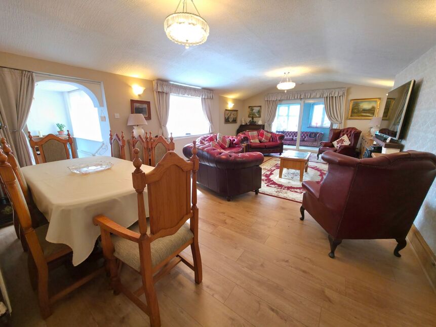 Lounge / Dining Room