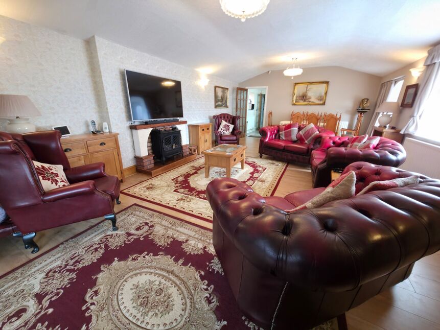 Lounge / Dining Room