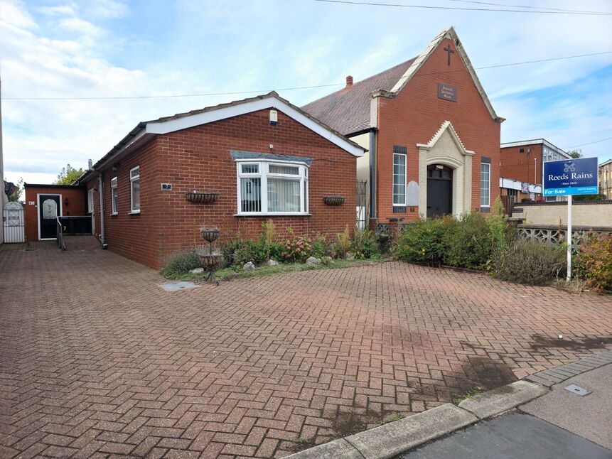 Main image of 2 bedroom Detached Bungalow for sale, Saunders Avenue, Bedworth, Warwickshire, CV12
