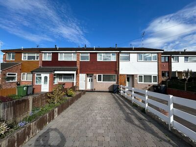 Kings Gardens, 3 bedroom Mid Terrace House for sale, £210,000