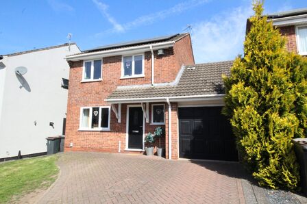 Lakeside, 4 bedroom Detached House for sale, £300,000
