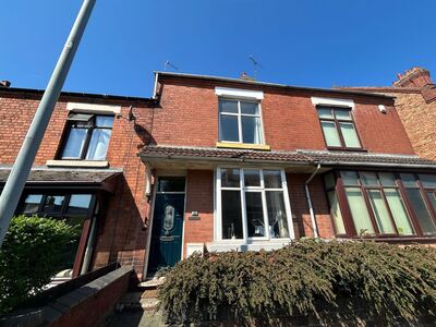 Park Road, 3 bedroom Mid Terrace House for sale, £200,000