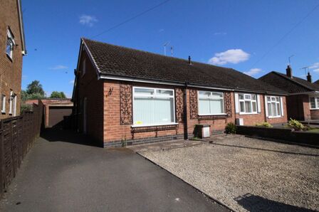 Barnacle Lane, 2 bedroom Semi Detached Bungalow to rent, £1,150 pcm