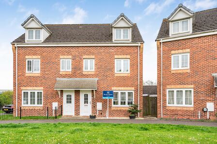 4 bedroom Semi Detached House for sale