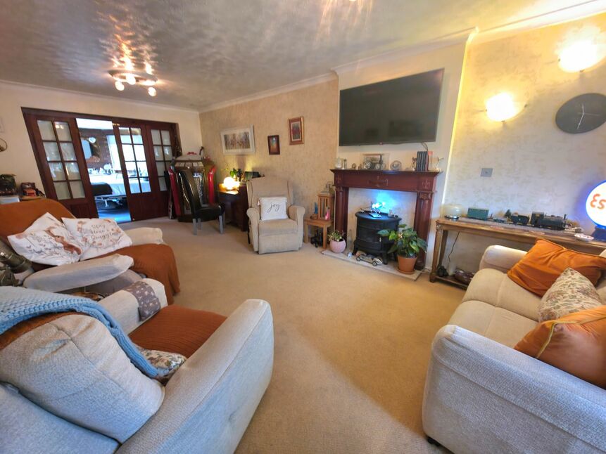 Lounge / Dining Room