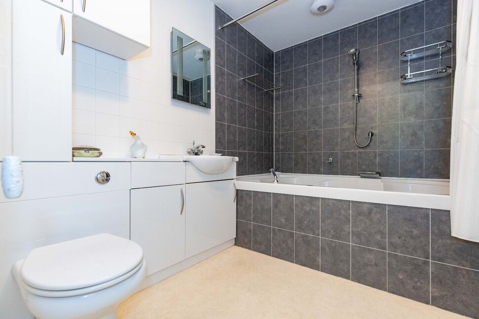 En-Suite Bathroom