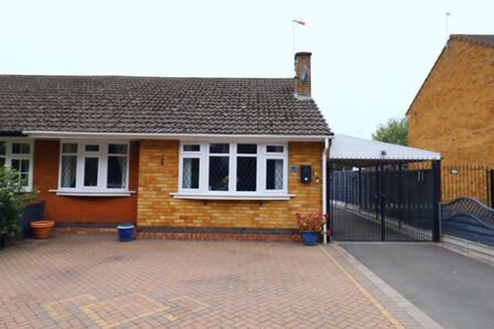 2 bedroom Semi Detached Bungalow for sale