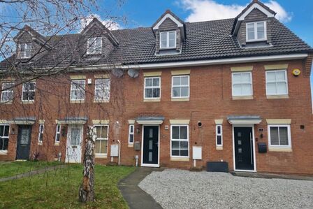 3 bedroom Mid Terrace House for sale