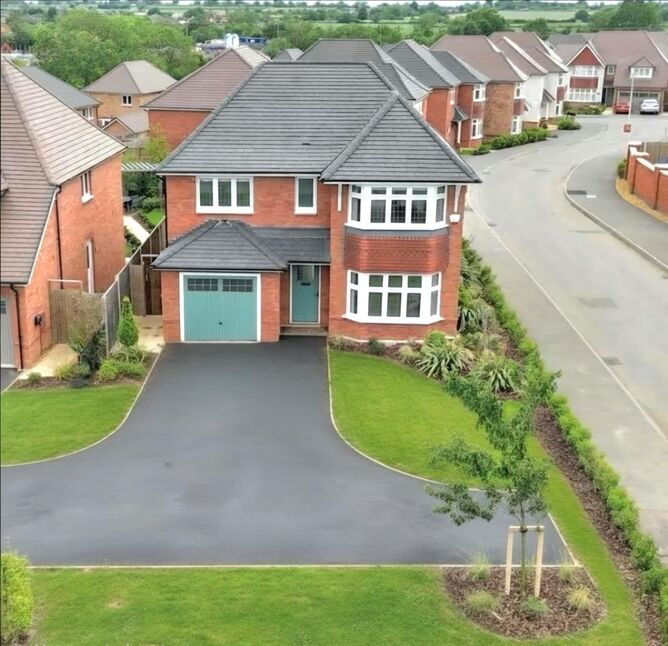 Main image of 4 bedroom Detached House for sale, Bedworth Road, Bulkington, Warwickshire, CV12