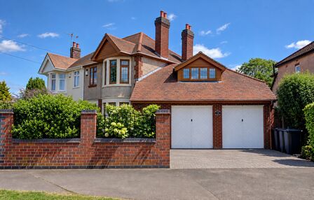 4 bedroom Semi Detached House for sale