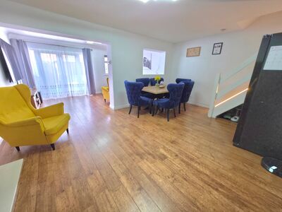 3 bedroom Mid Terrace House for sale