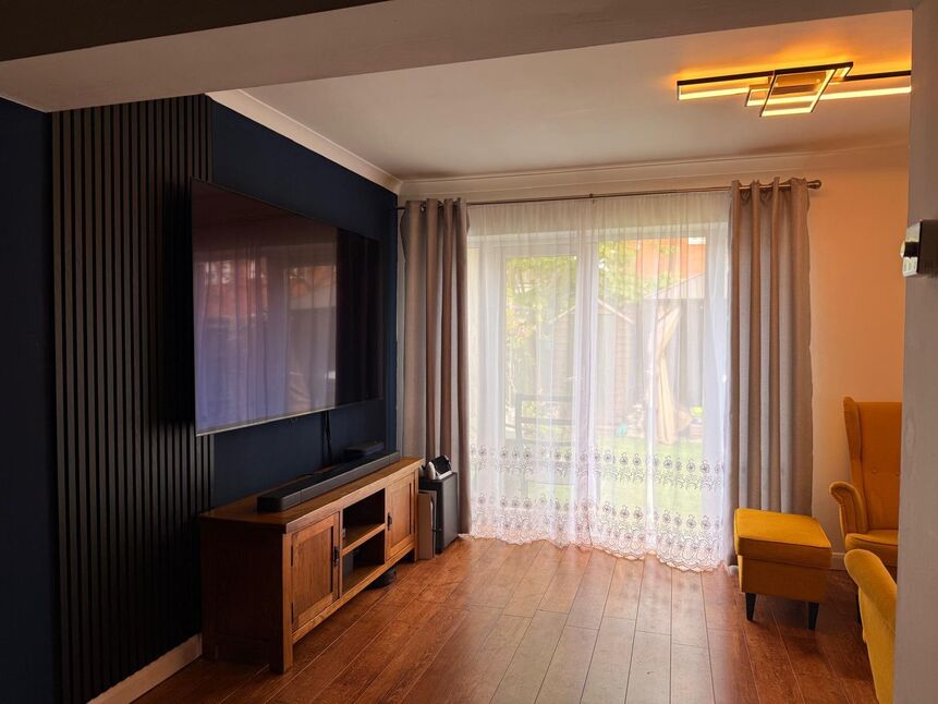 Lounge / Dining Area