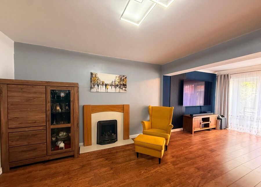 Lounge / Dining Area