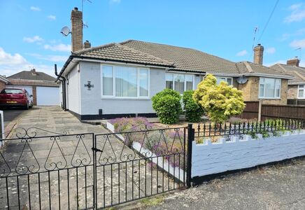 Martins Road, 2 bedroom Semi Detached Bungalow for sale, &pound;220,000
