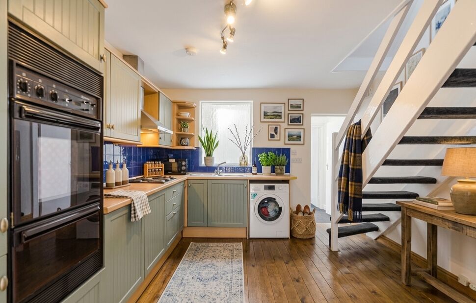 Main image of 2 bedroom Flat for sale, Park Road, Kenilworth, Warwickshire, CV8