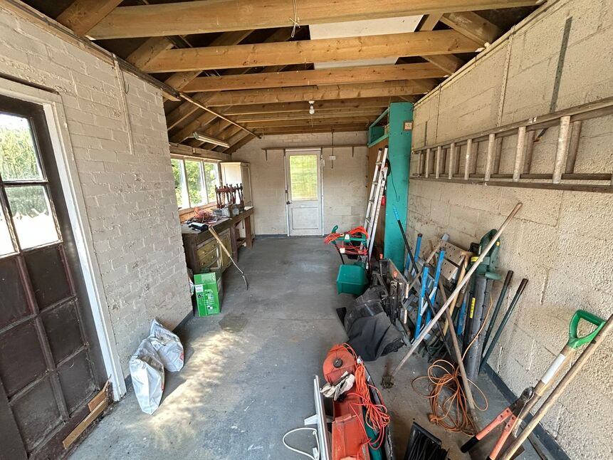 Garage / Workshop