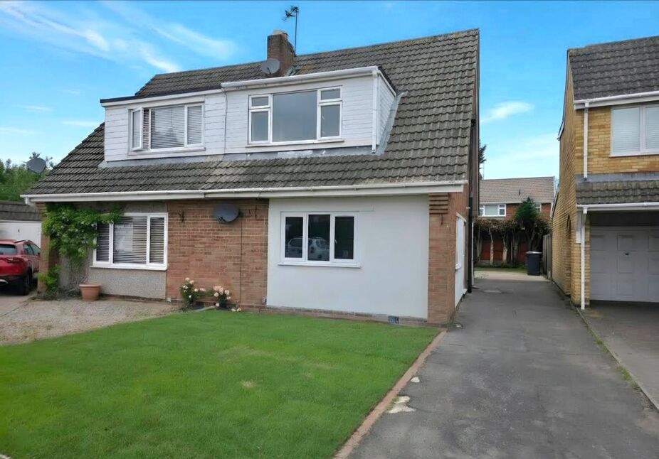 Main image of 3 bedroom Semi Detached House to rent, Thames Close, Bulkington, Warwickshire, CV12