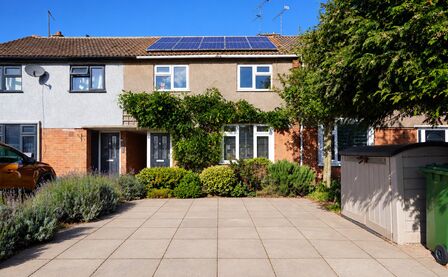 3 bedroom Mid Terrace House for sale