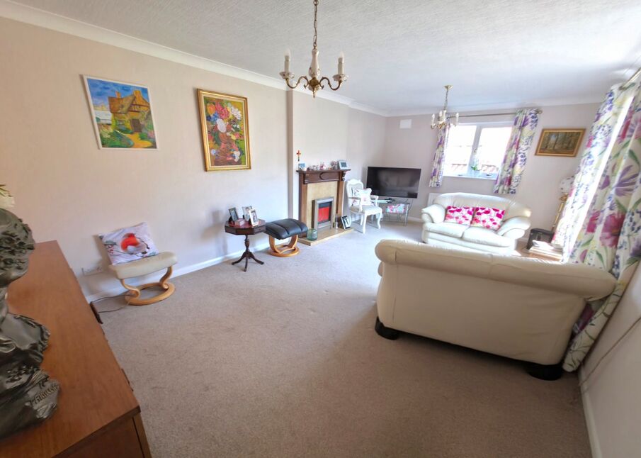 Lounge / Dining Room