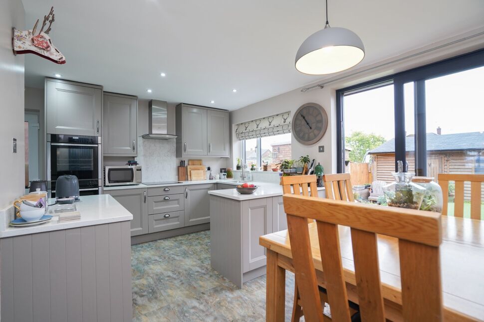 Kitchen / Breakfast Room