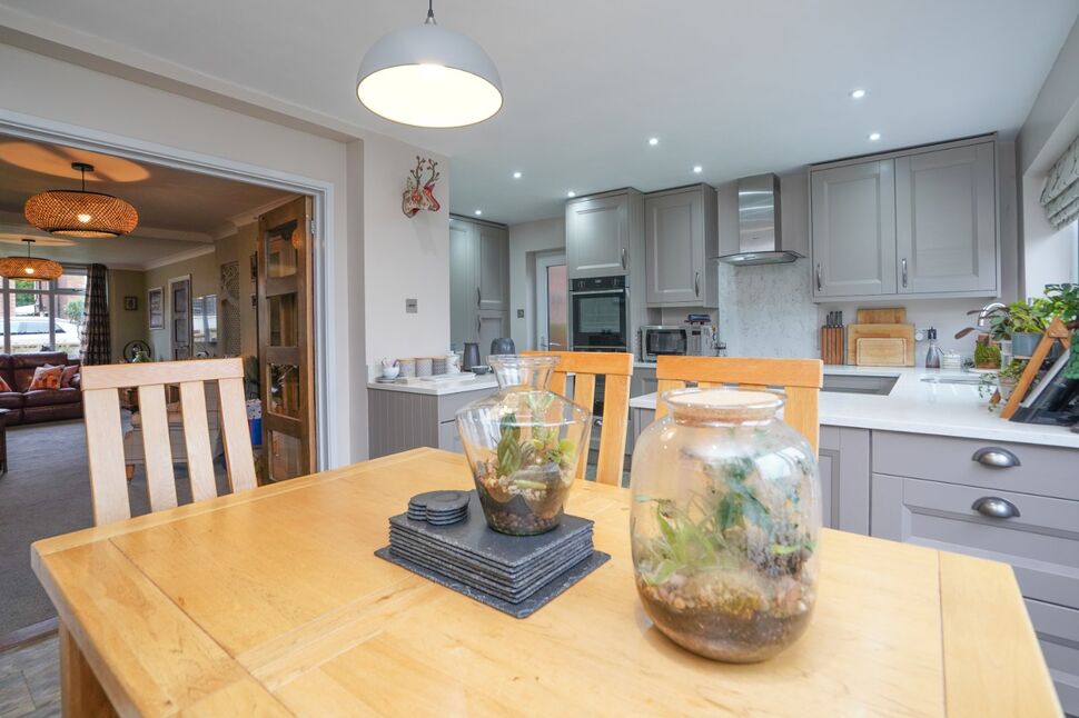 Kitchen / Breakfast Room