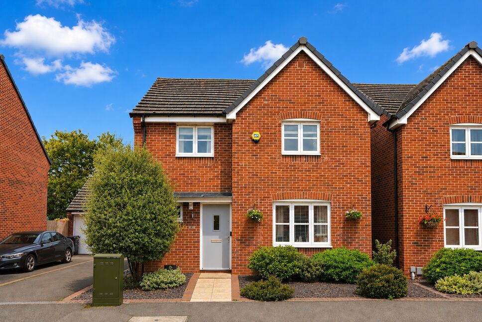 Main image of 4 bedroom Detached House for sale, Bonneville Road, Hinckley, Leicestershire, LE10