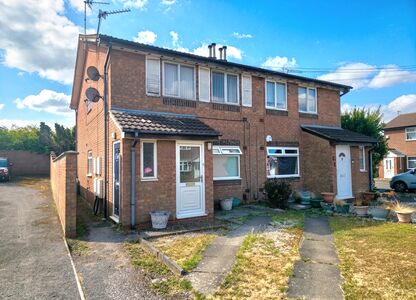 Holbein Close, 2 bedroom Flat for sale, &pound;75,000