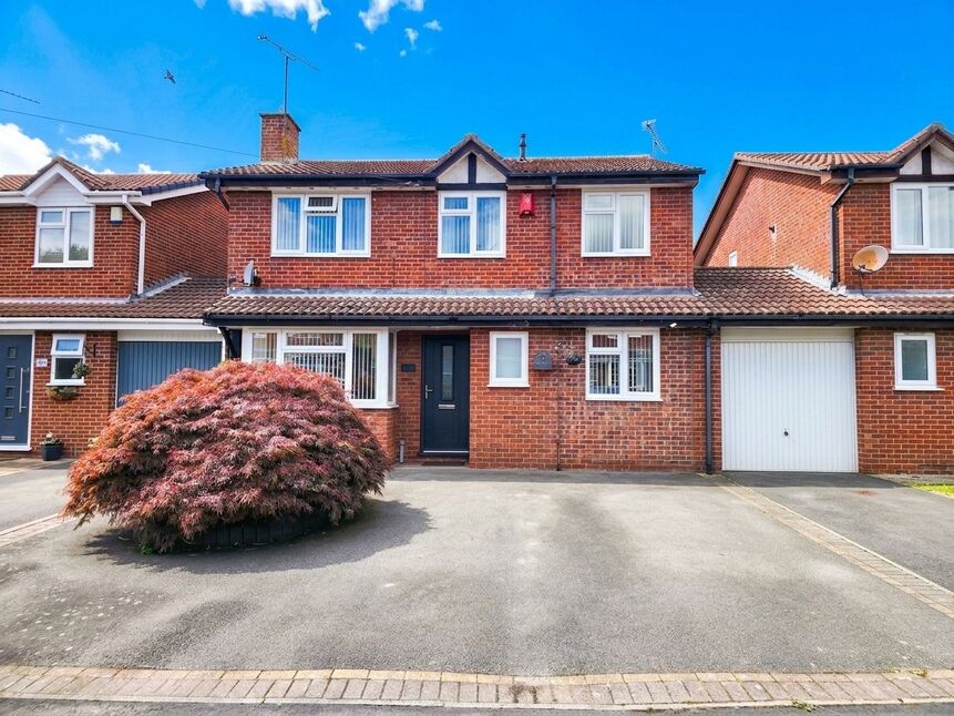 Main image of 4 bedroom Detached House for sale, Hogarth Close, Bedworth, Warwickshire, CV12