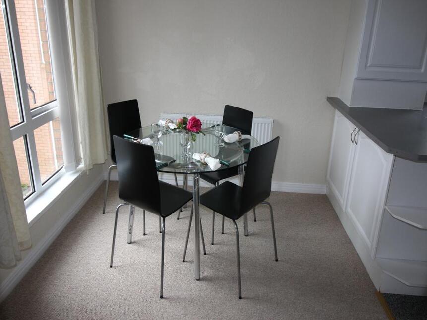 Kitchen / Dining Area