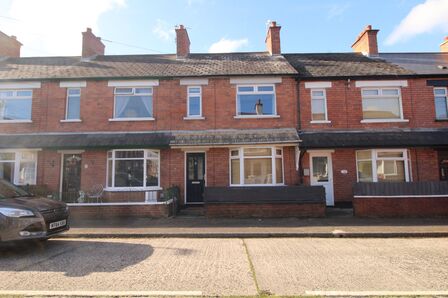 Grace Avenue, 2 bedroom Mid Terrace House to rent, £875 pcm