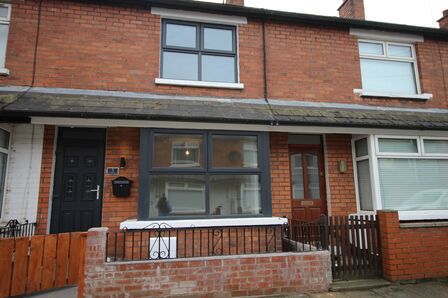 Avoniel Parade, 2 bedroom Mid Terrace House to rent, £850 pcm