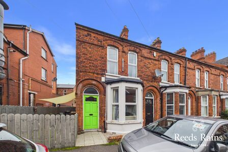 4 bedroom End Terrace House for sale