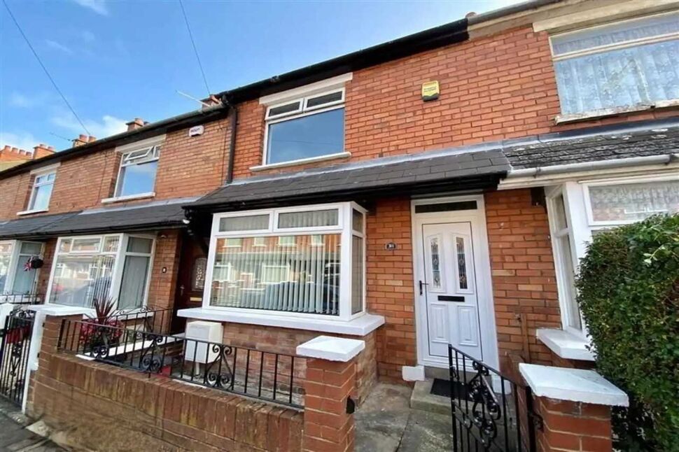 2 bedroom Mid Terrace House to rent