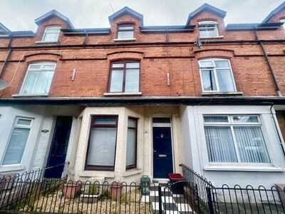 4 bedroom Mid Terrace House to rent