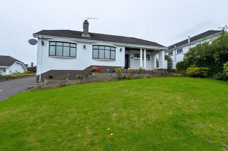 Gracemount Park, 4 bedroom Detached Bungalow to rent, £1,750 pcm