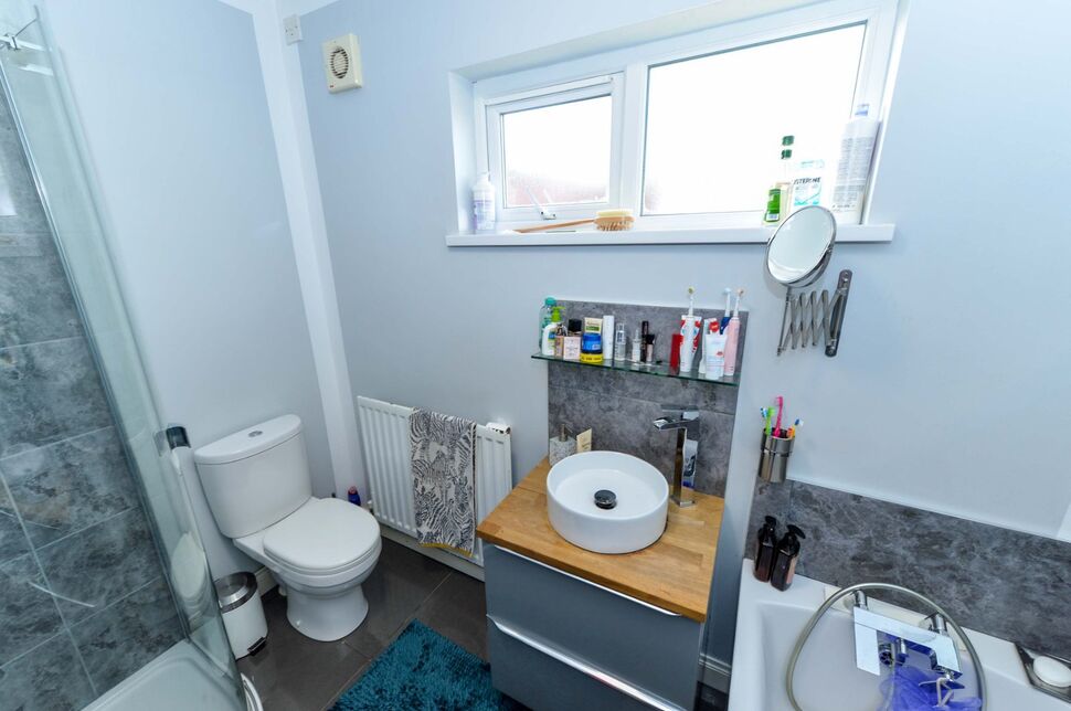 4 bedroom Detached Bungalow for sale, Ravenswood Park, Belfast, BT5 £