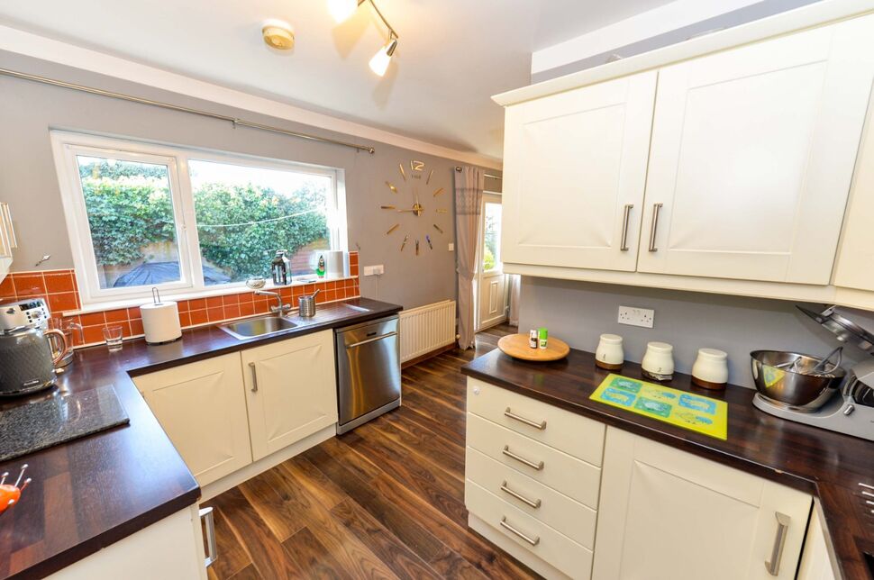 4 bedroom Detached Bungalow for sale, Ravenswood Park, Belfast, BT5 £