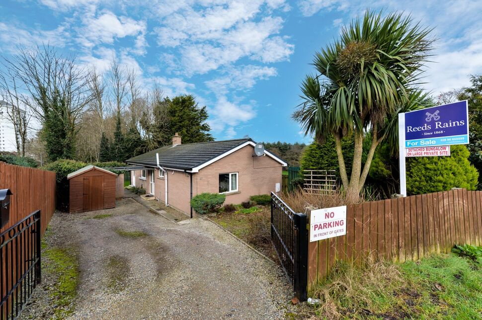 4 bedroom Detached Bungalow for sale, Ravenswood Park, Belfast, BT5 £