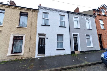 2 bedroom Mid Terrace House to rent