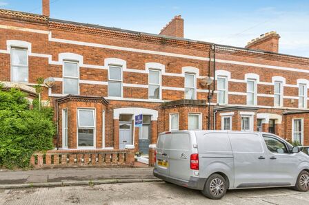 5 bedroom Mid Terrace House for sale