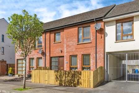 3 bedroom Mid Terrace House for sale
