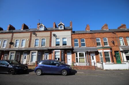 4 bedroom Mid Terrace House for sale