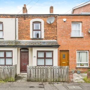 2 bedroom Mid Terrace House for sale