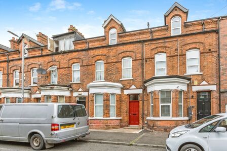 6 bedroom Mid Terrace House for sale