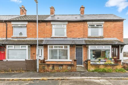 2 bedroom Mid Terrace House for sale