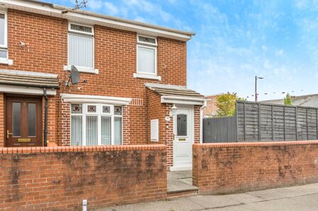 3 bedroom End Terrace House for sale