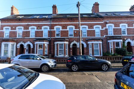 Haypark Avenue, 4 bedroom House to rent, &pound;1,200 pcm