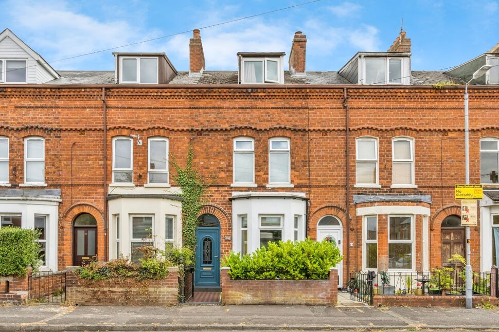 4 bedroom Mid Terrace House for sale